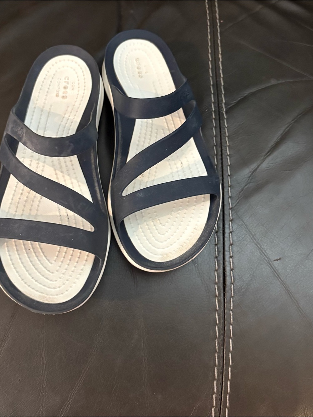 Crocs Size-7 Women's Swiftwater Sandals Navy White, Iconic Crocs Comfort  shoes